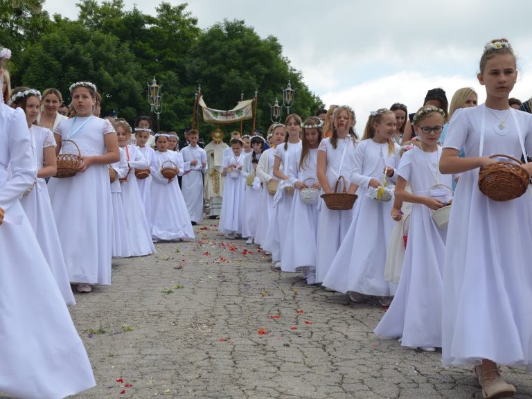 BozeCialoWBrzezinach2023 (10)