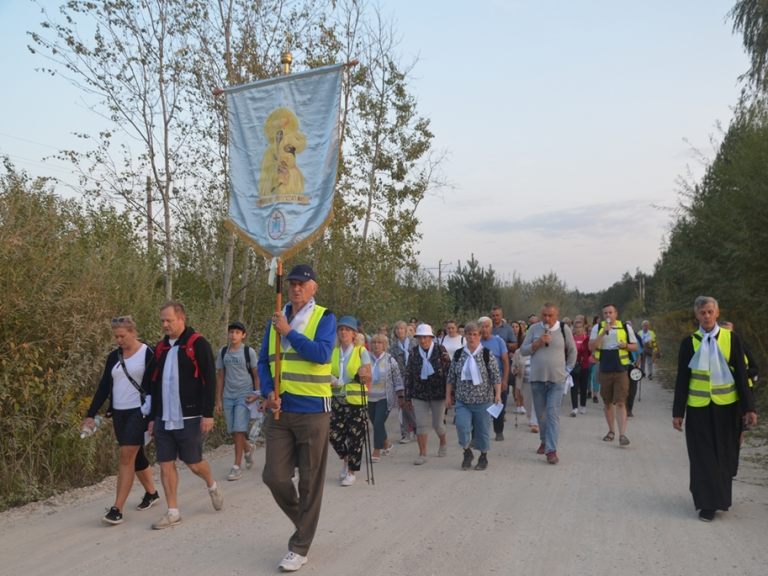 pielgrzymkabrzezinypiotrkowice2024 (7)